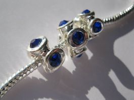 2 Grosslochperlen, Beads versilbert mit Strass blau