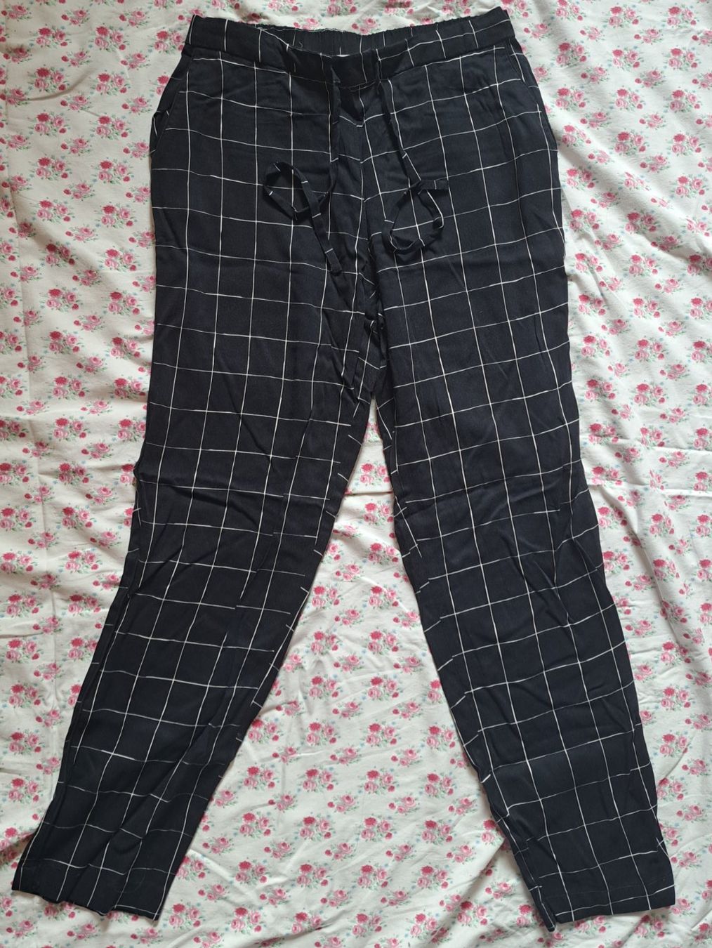 Mango Pantaloni: Hose Grösse M kariert mit elastischem Bund – Usato da Zürich venduto da dph_r9t2