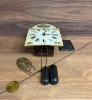 Wandpendeluhr mit Gewichten und Pendel defekt