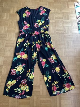 S.Oliver Jumpsuit, schwarz, Blumenmuster, Grösse 42 Top!