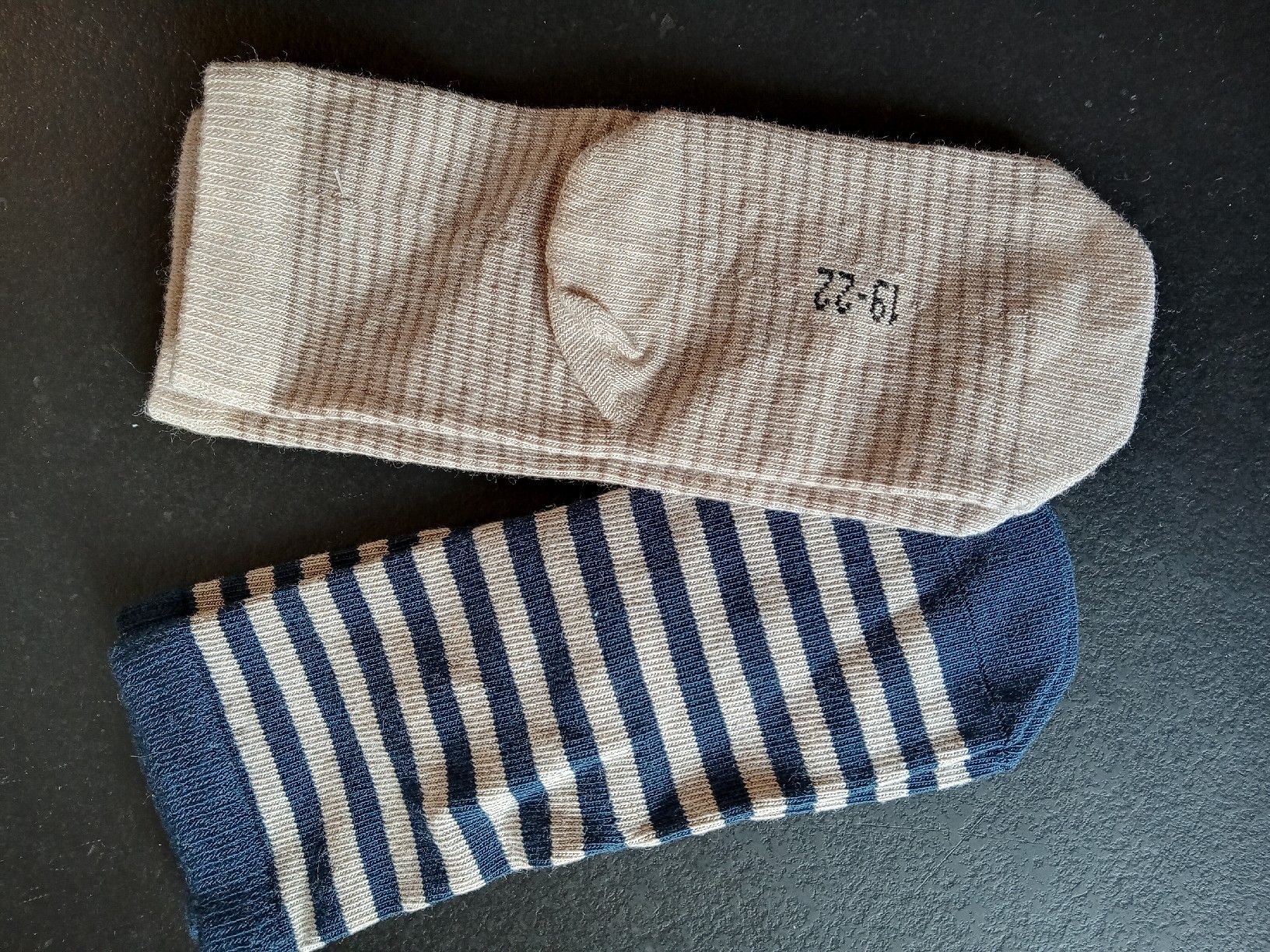Calze per bambini: NEUE Babysocken 19-22 2 Stck. – Nuovo (secondo la descrizione) da Rehetobel venduto da Modi98