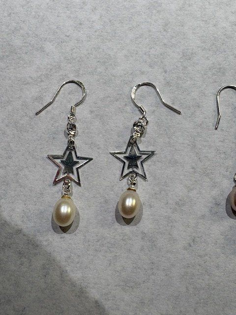 Orecchini pendenti & Orecchini a lobo: Set à 2 Stück Ohrringe mit Süsswasserperlen, neu – Nuovo (secondo la descrizione) da Gossau/ZH venduto da amazonas66 2