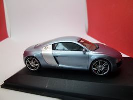 AUDI R8 - Resine von Minichamps - WOW !! Lackierung super