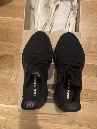 Adidas Yeezy Boost 350 V2 Noir/Rouge Taille 42.5 - Neuf!