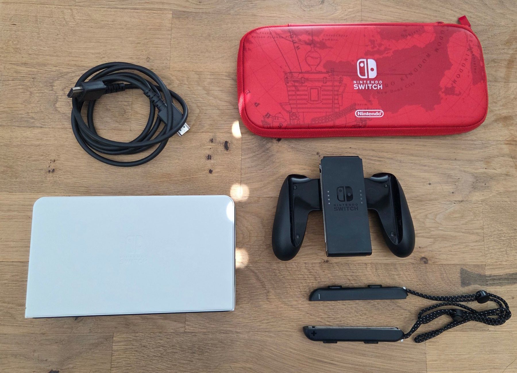 Nintendo Consoles: Nintendo Switch OLED mit Pro Controller & Hülle – D'occasion à Burgdorf par Min17 1