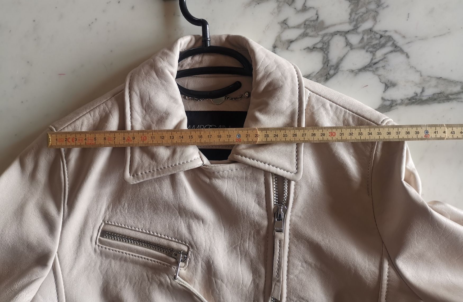 Marc Cain Giacche: Marc Cain Lederjacke, neu – Nuovo (secondo la descrizione) da Uerikon venduto da pink_flamingo 4