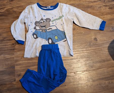 Süsser Kinder Schlafanzug, Grösse 104, Top Zustand!