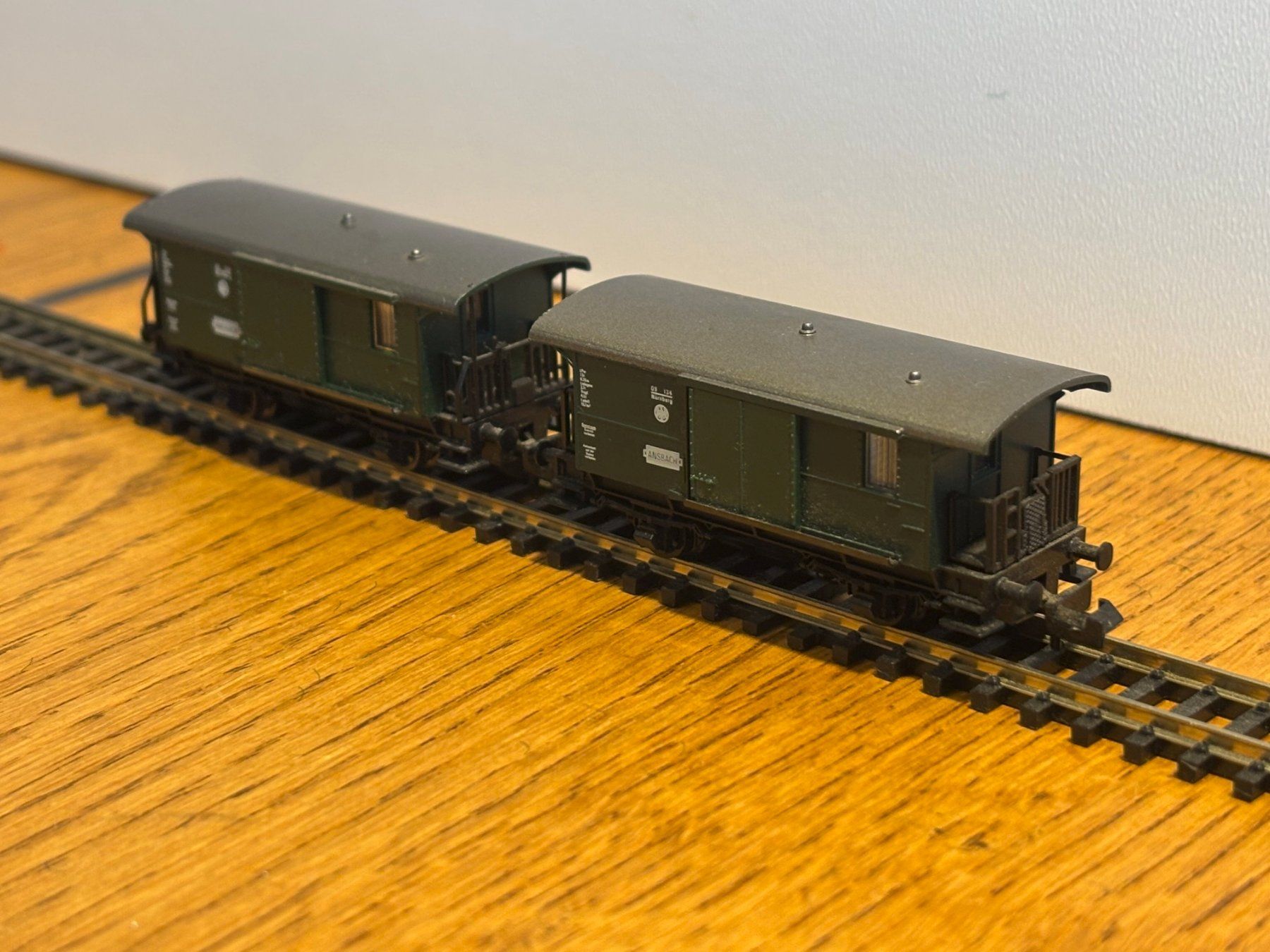 Modellini di ferrovie: e1668: 2 Stk. Oldtimer Güterwagen (Spur N) – Usato da Birsfelden venduto da Birs_25