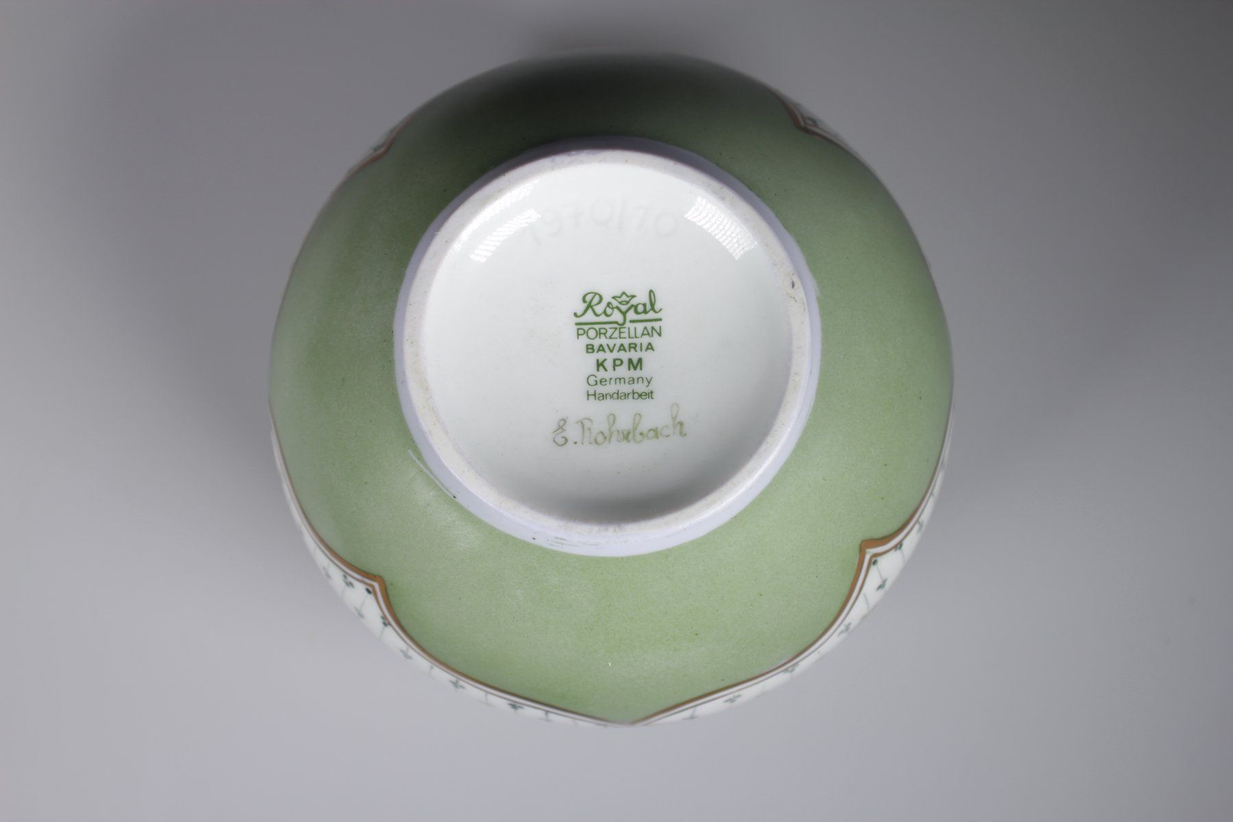 KPM Vasen & Gefässe: Royal Bavaria KPM Vase Handarbeit E. Rochbach – Gebraucht aus Basel von IRMAundFRED 2