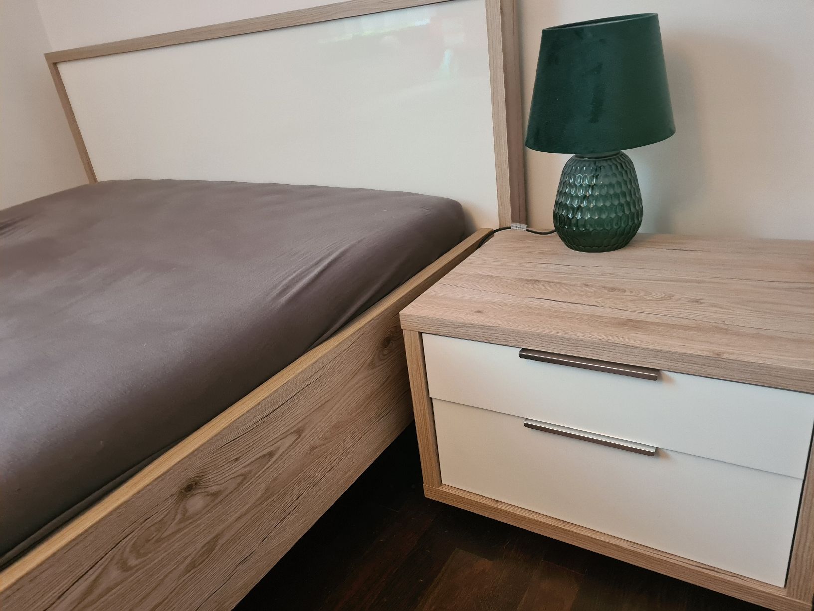 Betten: Bett mit Nachttisch – Gebraucht aus Friltschen von Thurgau11