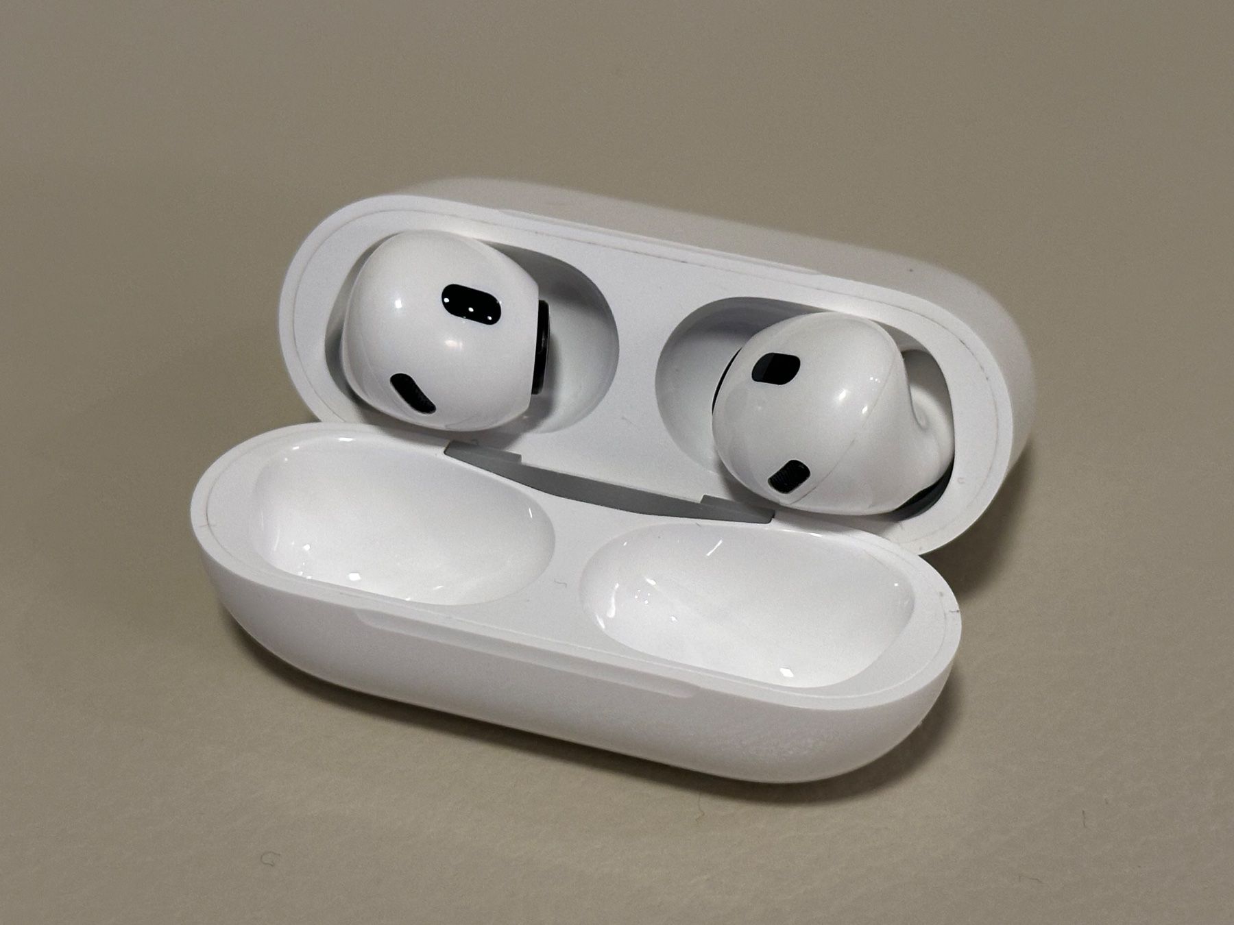 Apple Cuffie: Kopfhörer AirPods Pro 2nd Generation mit MagSafe Ladecase – Usato da Zürich venduto da boma.dr 1