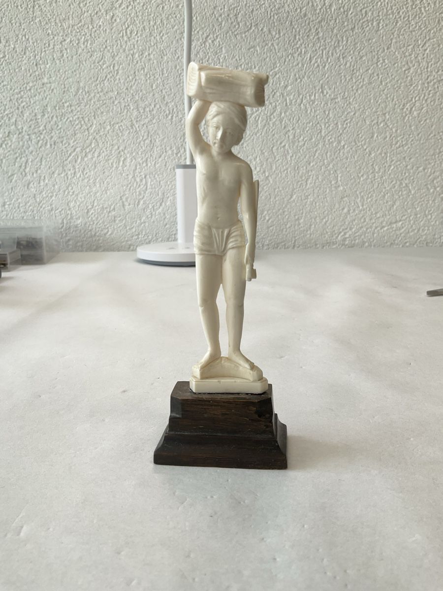 Figuren: Ancienne statuette sculpté  – Gebraucht aus Malleray von Robot12