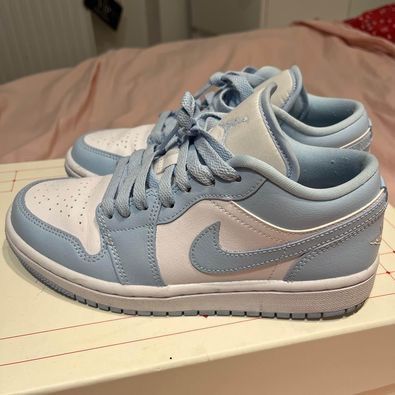 Wunderbar Jordan 1 Low Hellblau Bild