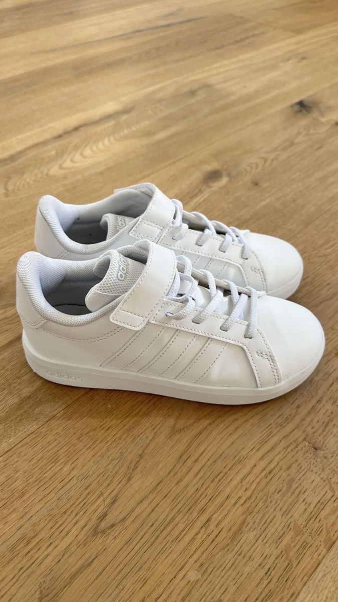 Adidas Scarpe per ragazzi: Baskets Adidas blanches, taille enfant – Usato da Commugny venduto da rus_my8v