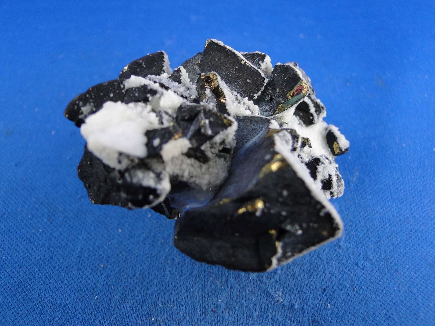 Mineralien & Heilsteine: Chalkopyrit auf Calcit – Gebraucht aus Schinznach Bad von Demerald 3
