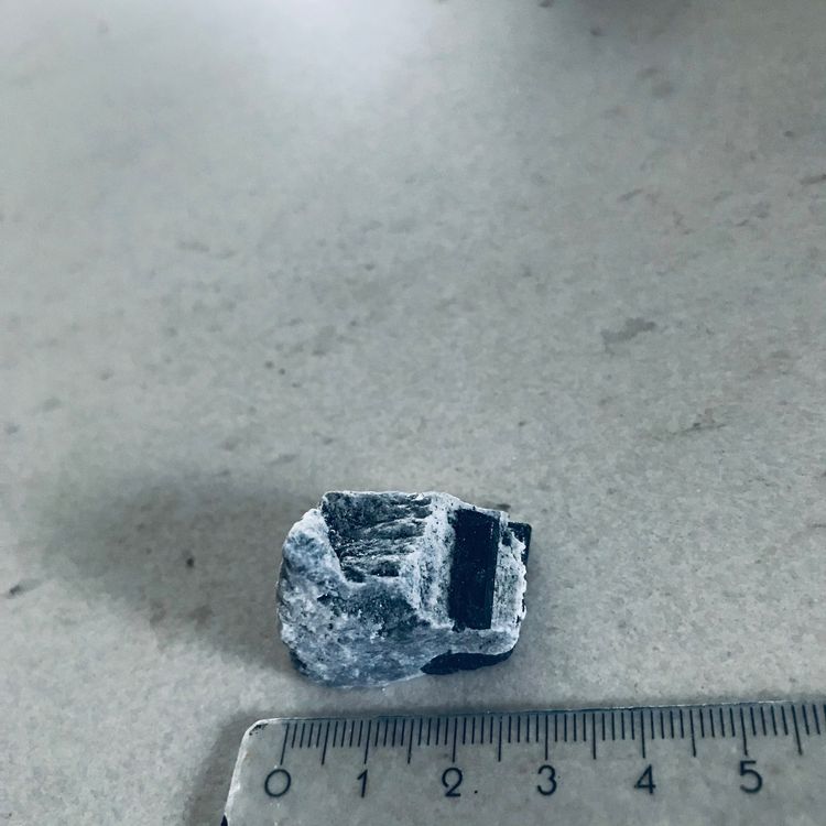 Schwarzer Turmalin Schutzstein 3,3x2,8x2,3cm Kaufen auf Ricardo