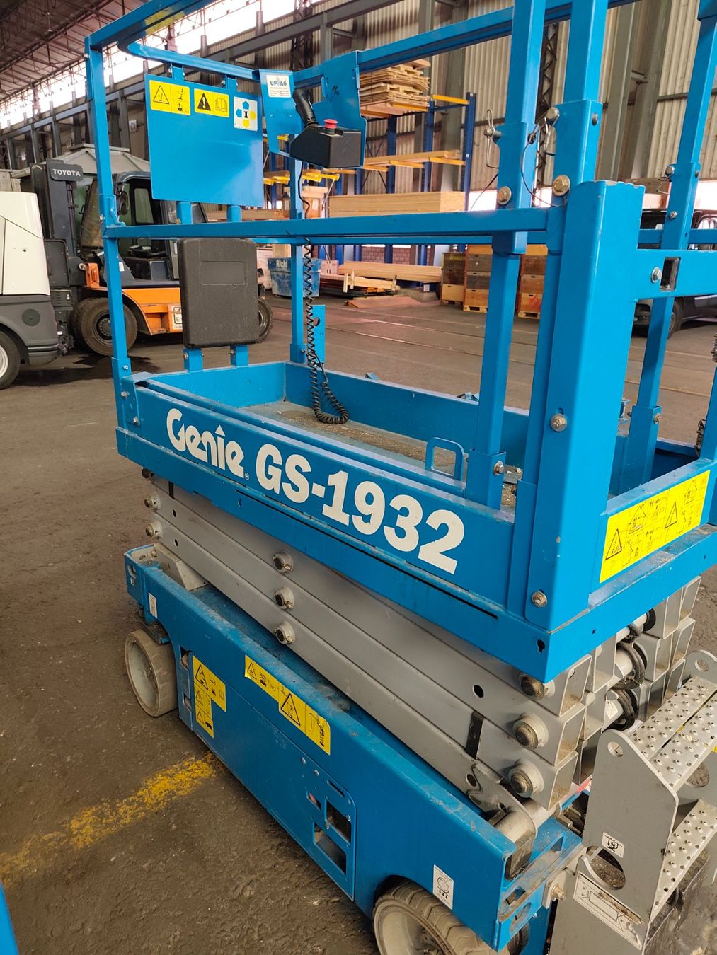 Hebebühne & Wagenheber: Scherenbühne Genie GS 1632 – Gebraucht aus Schlieren von ZauggSchlierenAG 2