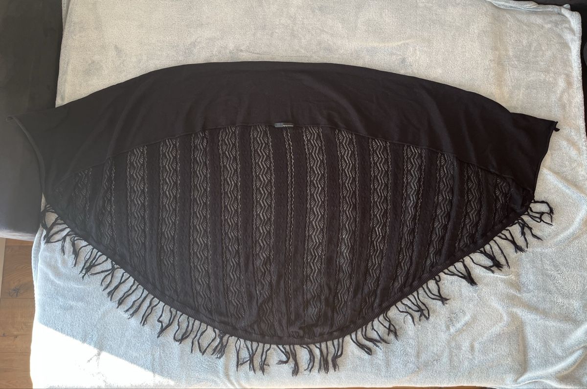 Boleros: Black Knitted Fringe Cardigan, Boho Chic – Gebraucht aus Gümligen von caron__ 4