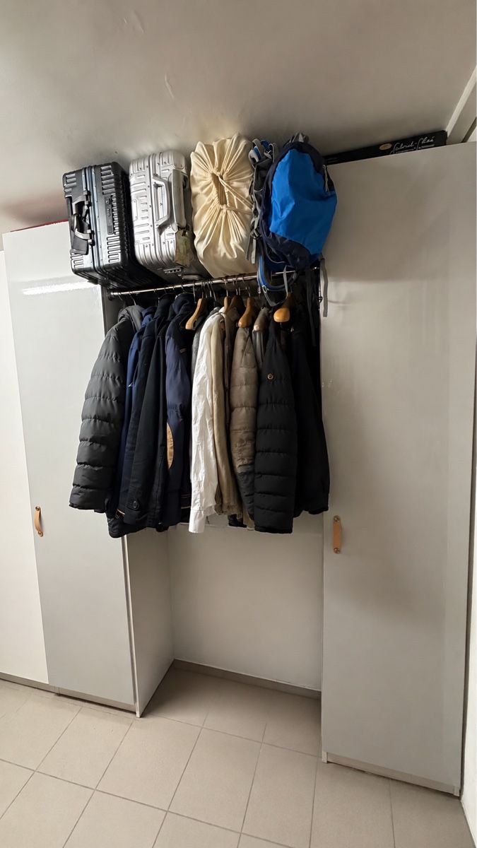Ikea Armadi: IKEA Pax Schrank grau mit Leder griffen  – Usato da Basel venduto da tho_bei
