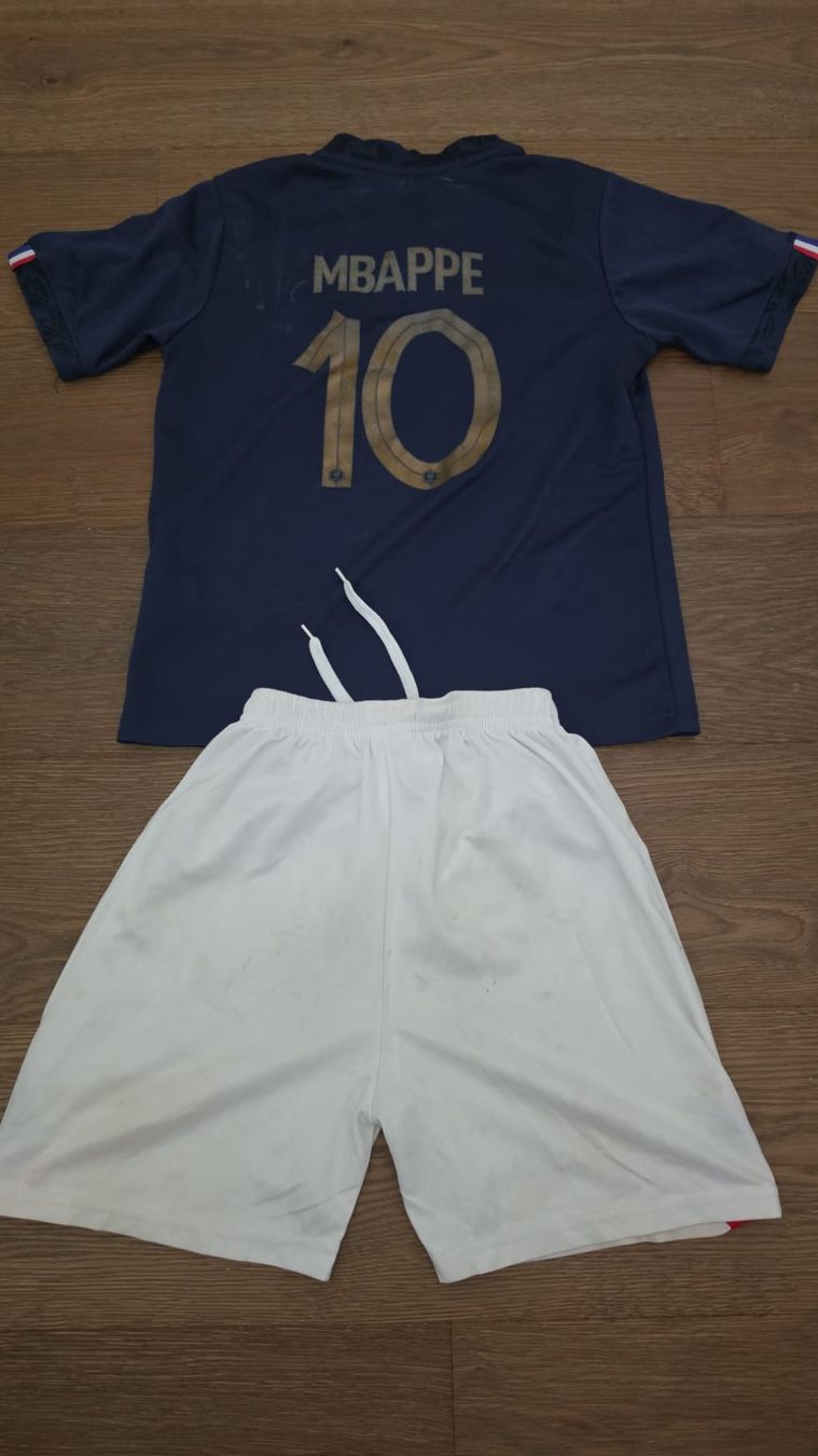 Nike Survêtements: Fussballset Frankreich Mbappe Grösse 152 Kinder – D'occasion à Unterengstringen par pascalkurmann 1