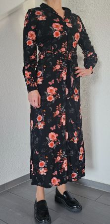 Schönes Maxikleid mit Blumenmuster, Grösse M