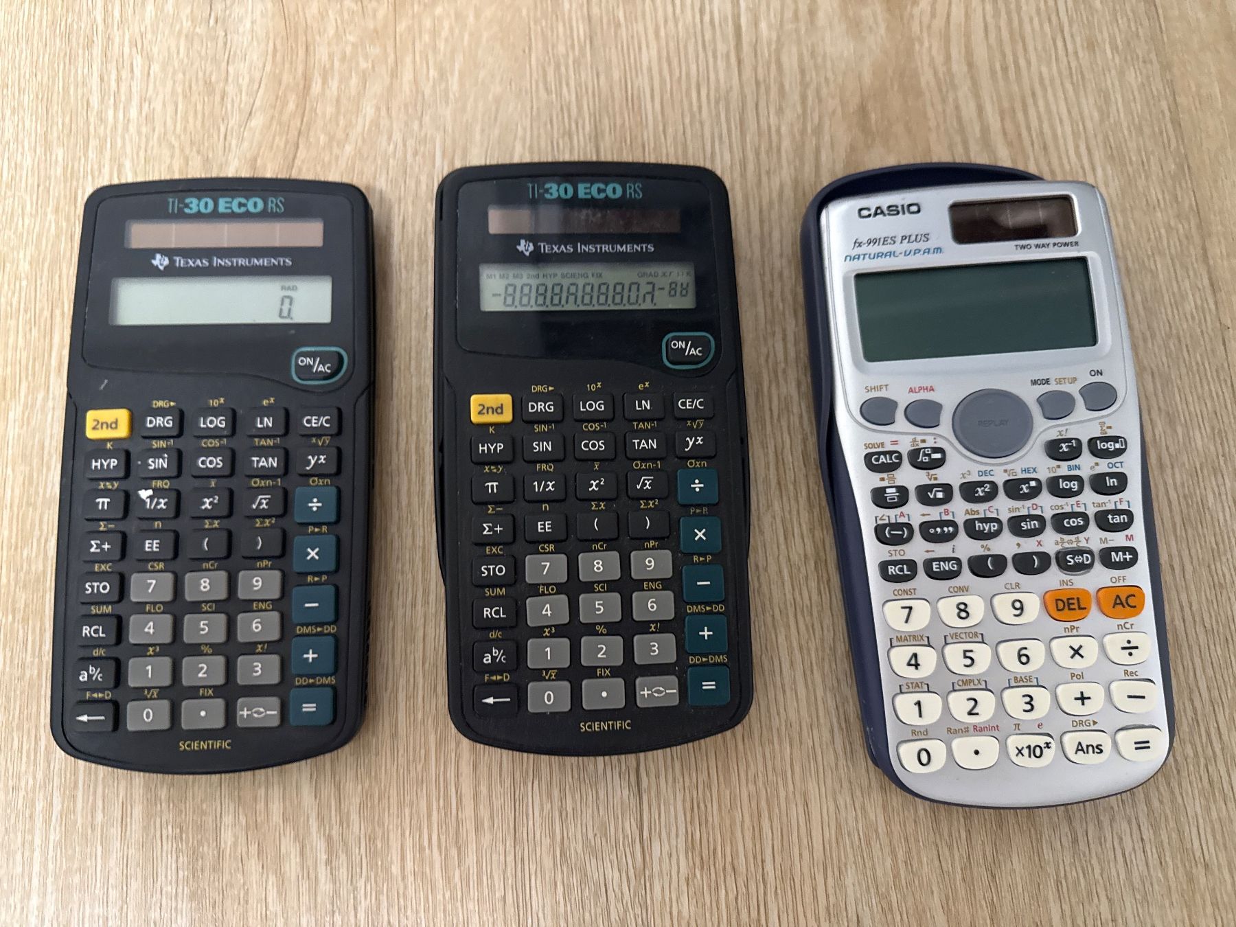 Texas Instruments Calcolatrici tascabili: 2 Taschenrechner Texas Instruments und 1 Casio – Usato da Winterthur venduto da 121Mex121
