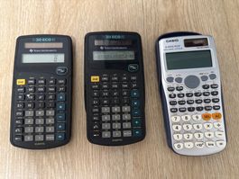 2 Taschenrechner Texas Instruments und 1 Casio