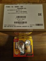 Pokemon Day 2026 Case DE Pokemon TCG Sammelkarten Set