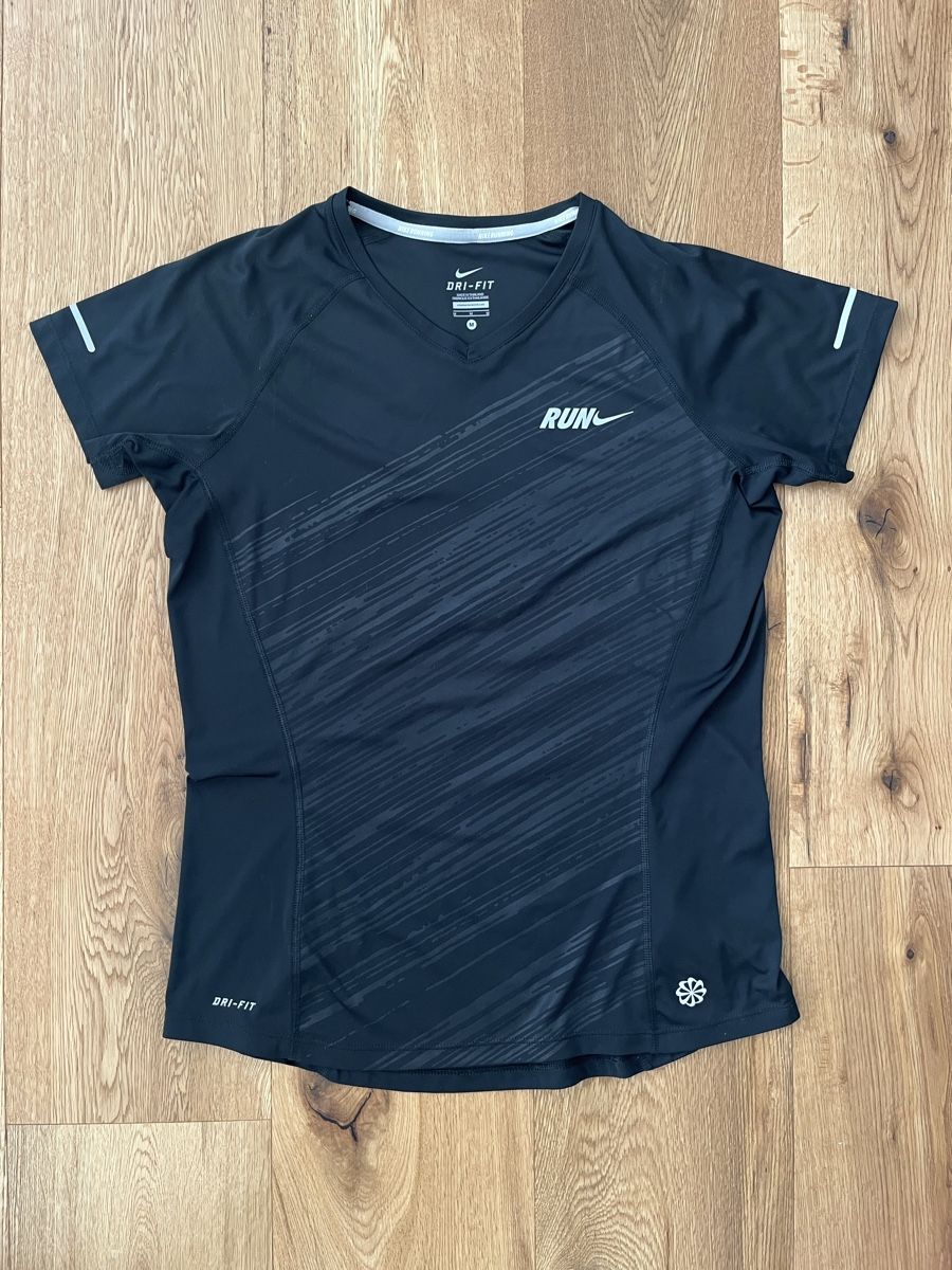 Nike T-shirt: Nike Run Tshirt, Gr. M – Usato da Interlaken venduto da fbnscl