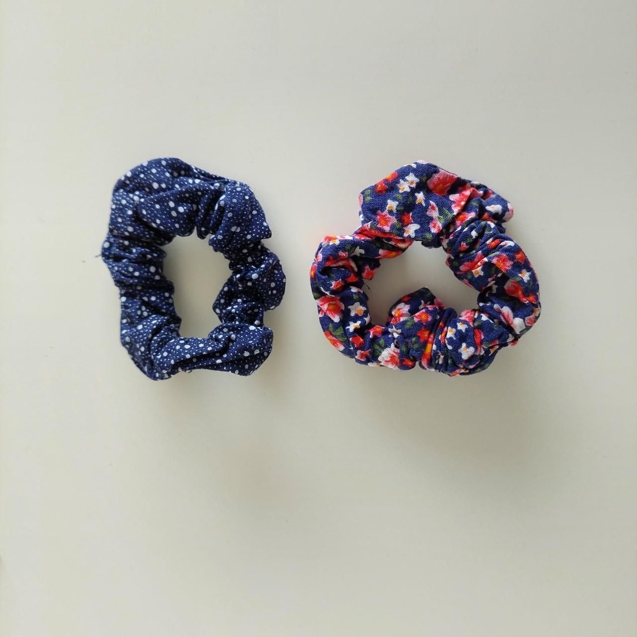 Accessori per capelli: 2 Scrunchies – Usato da Neftenbach venduto da Joyvdberg