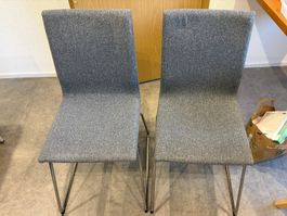 2 graue Stühle IKEA Volfgang