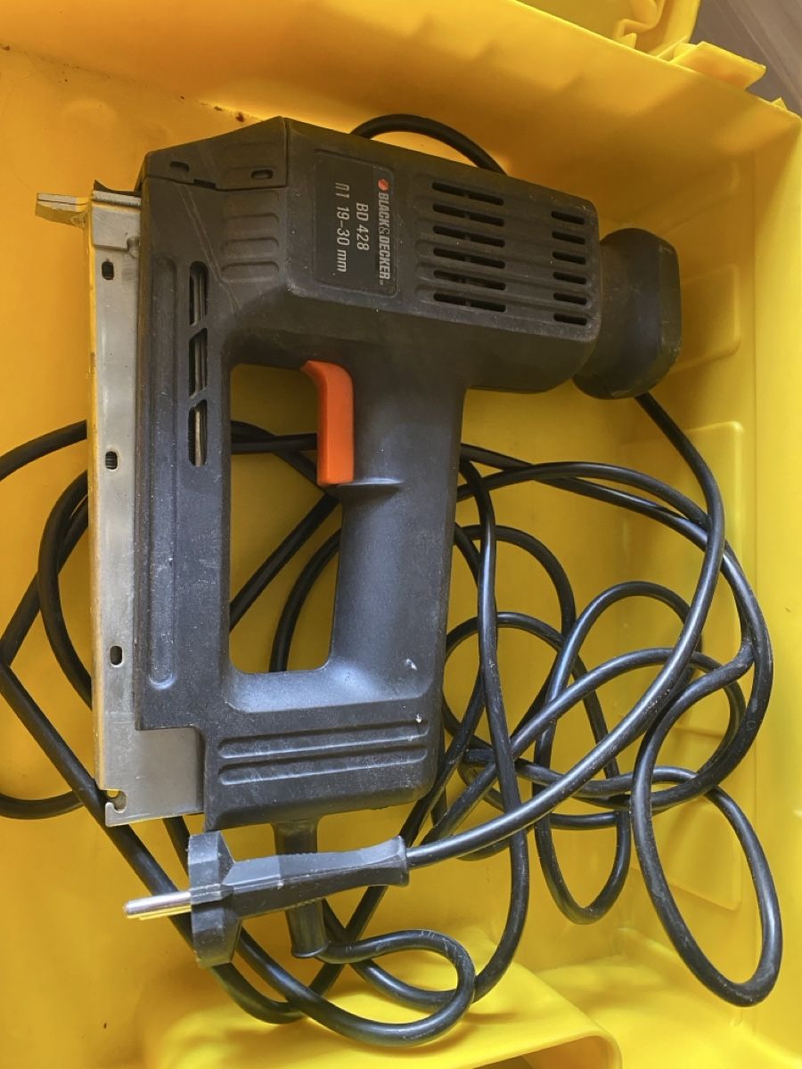 Tutte le macchine: Black&Decker Elektro Tacker - Robust und Zuverlässig – Usato da Pratteln venduto da san_p6mt