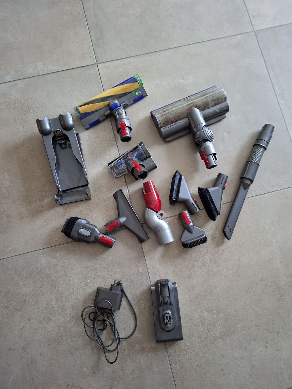 Dyson Aspirateurs & Accessoires: Dyson V15 Detect Absolute Extra – D'occasion à Echallens par ACdP 1