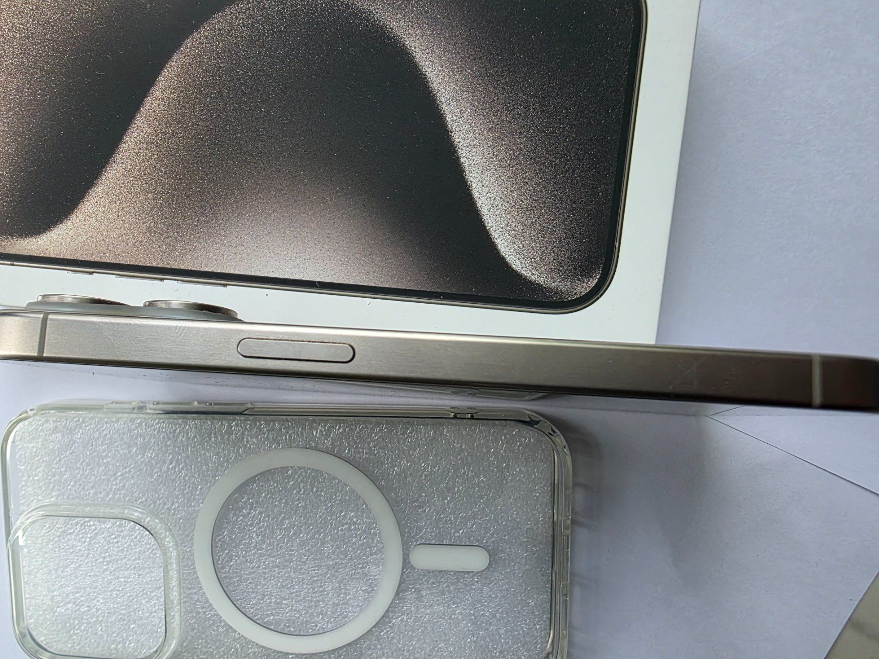Apple Telefoni cellulari / Smartphones: iPhone 15Pro Grau 128GB mit hülle – Usato da Einsiedeln venduto da Acodi3004 1
