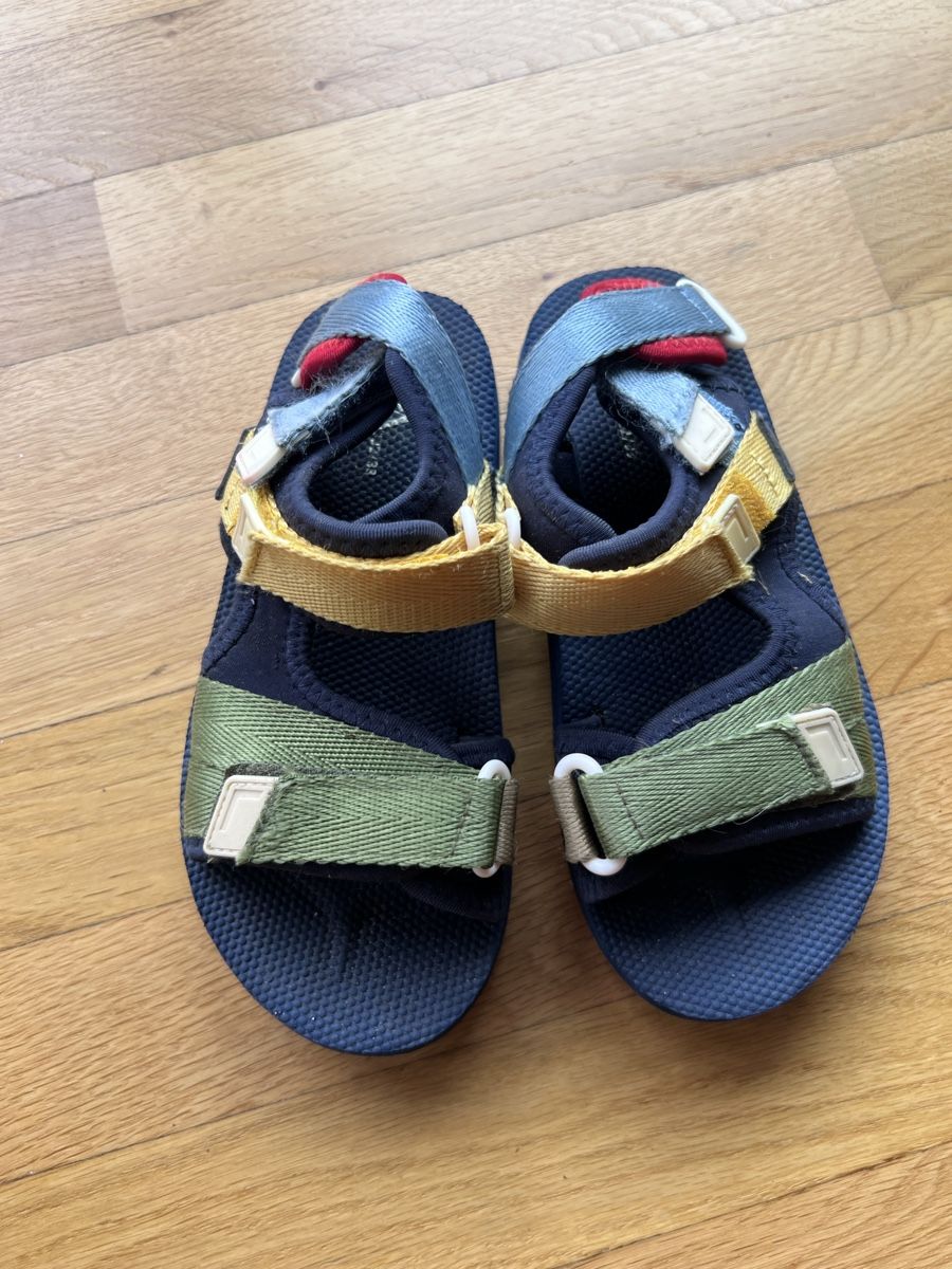 Zara Schuhe für Jungen: Zara Sandalen Kinder 32/33 – Gebraucht aus Neuhaus SG von bernike