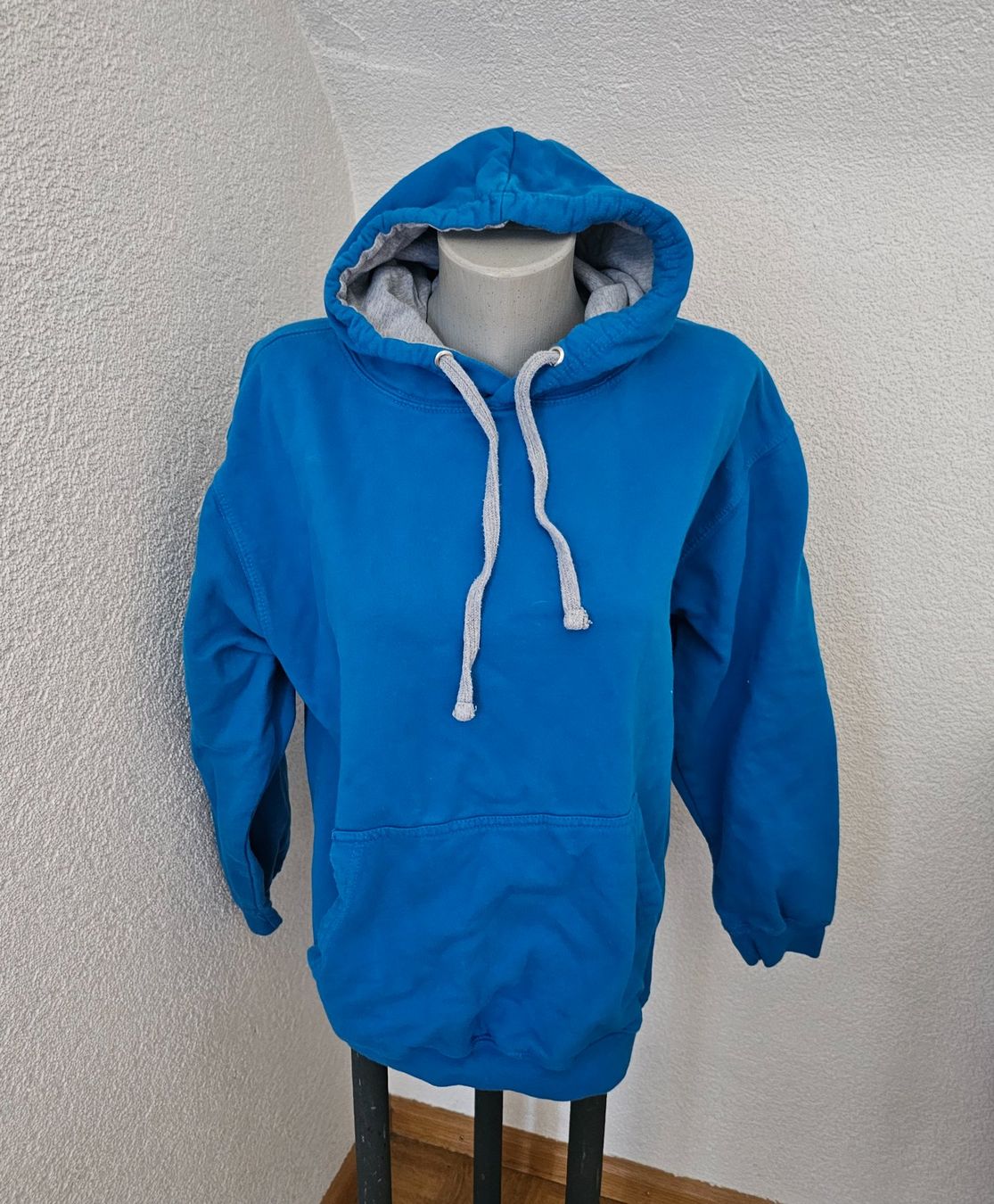 Pulls & Sweat-shirts: Hoodie Gr. M Blau mit grauem Innenfutter – D'occasion à Füllinsdorf par Sunnebliemli7 1