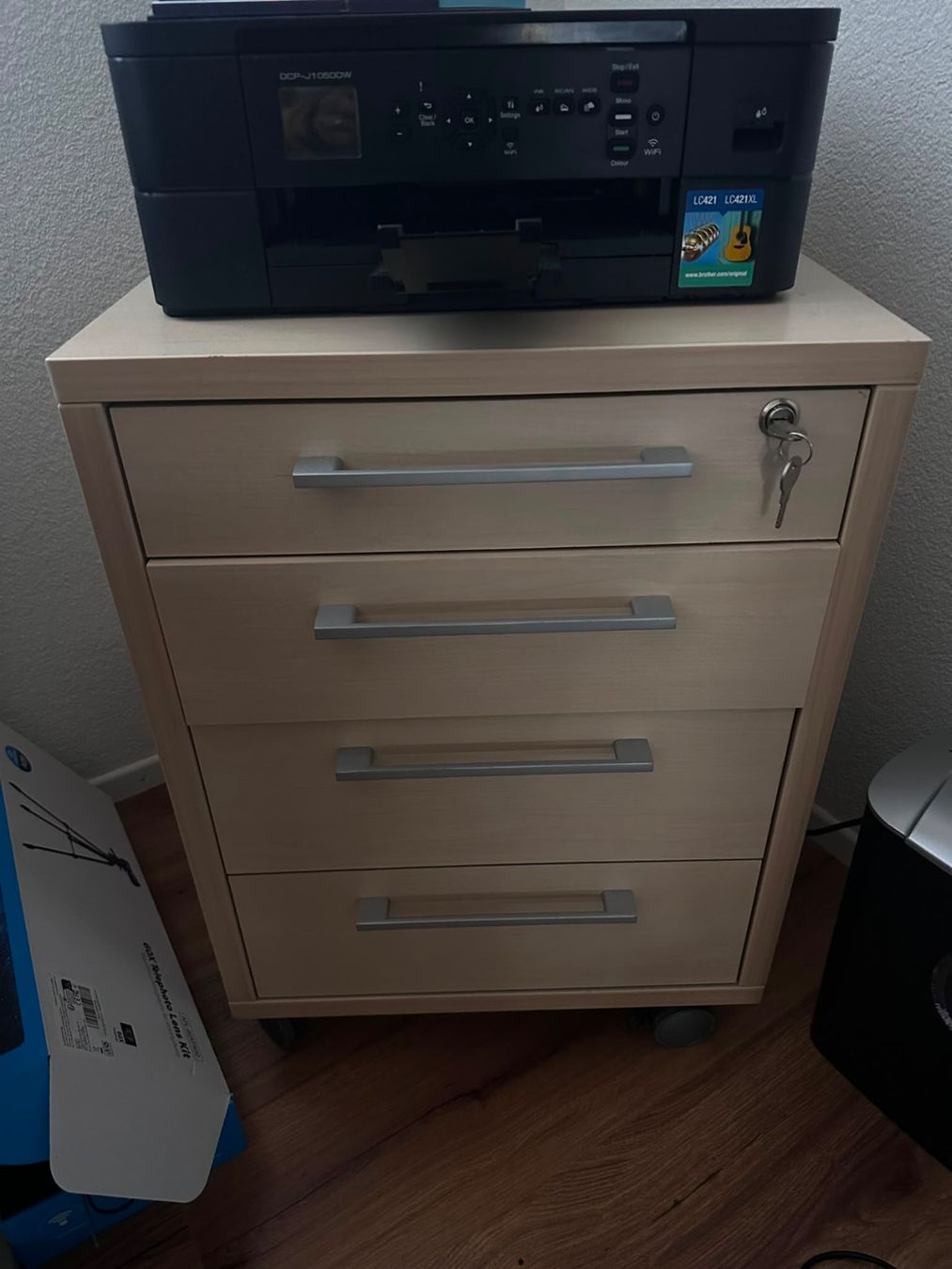 Scrivanie: Schreibtisch 150x80 cm mit Rollcontainer gebraucht – Usato da Frick venduto da Rukki 1