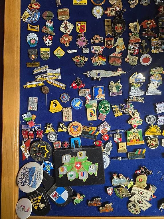 Broschen & Nadeln: Pins – Gebraucht aus Aeschi b. Spiez von bestraub 2