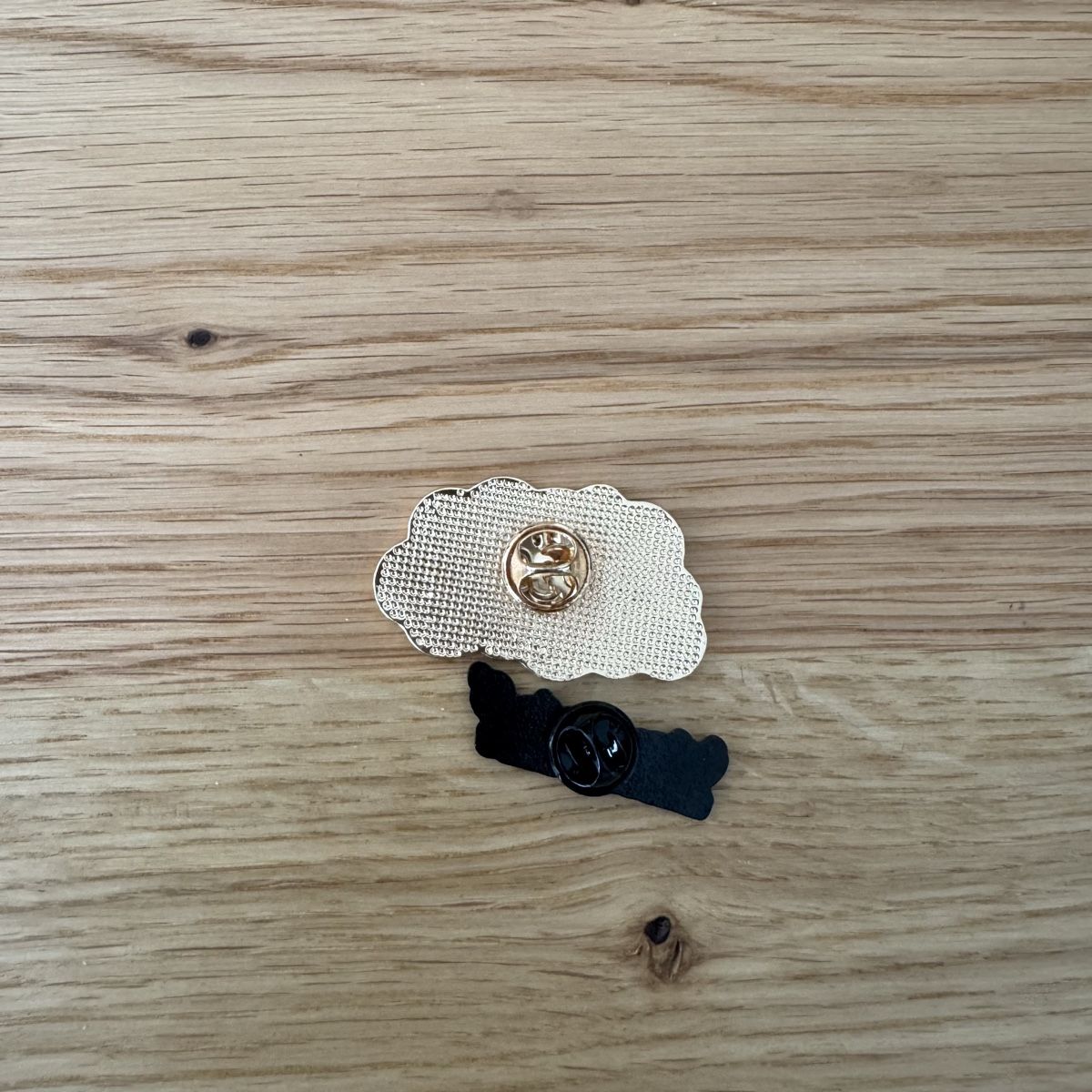 Placchette & Badge: Taylor Swift Pins – Nuovo (secondo la descrizione) da Sursee venduto da giu_205 1