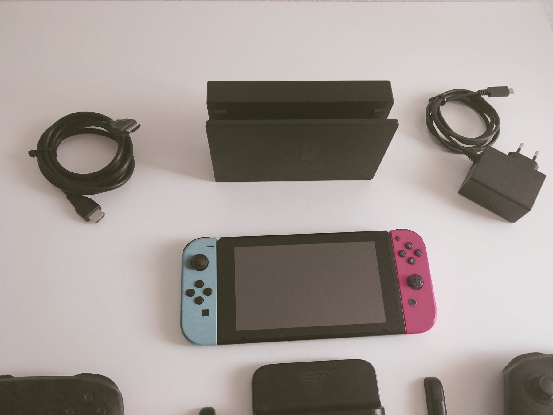 Nintendo Console: Nintendo Switch Rot/Blau – Nuovo (secondo la descrizione) da Niederbipp venduto da DeeJayEroo 2