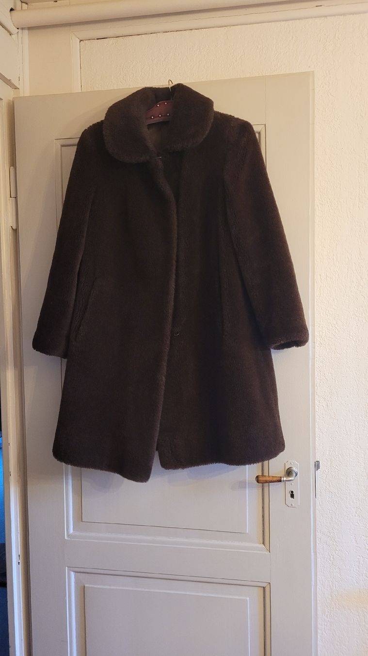 Peter Hahn Cappotti: Lamahaar Mantel Gr.36 Braun – Usato da Winterthur venduto da Wohnhaus 4