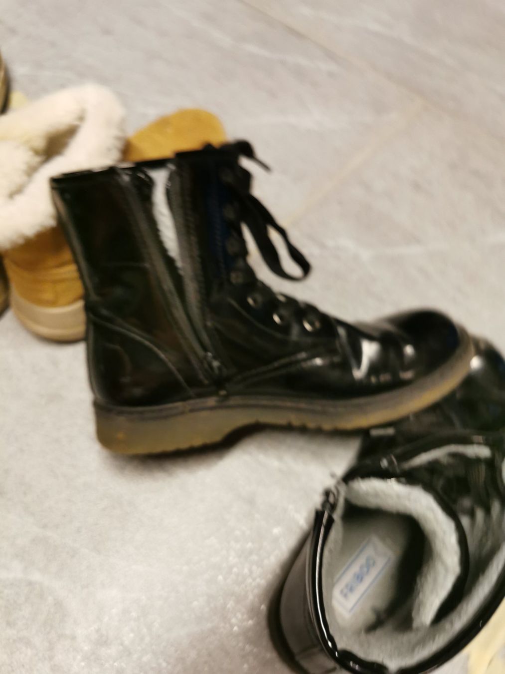 Skechers Scarpe per ragazze: 2 Paar Herbst-/Winterstiefeli Gr. 35 – Usato da Konolfingen venduto da torina85 1