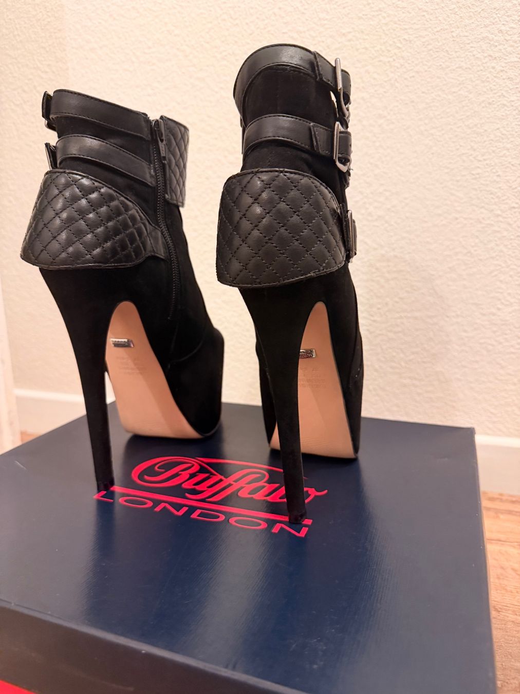 Buffalo Damenschuhe: Buffalo Plateau Ankle Boots / High Heel Platform Boots – Neu (gemäss Beschreibung) aus Zug von mcm.v.i 1