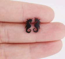 SÜSSE SEEPFERDCHEN OHRSTECKER,EDELSTAHL, SCHWARZ NEU