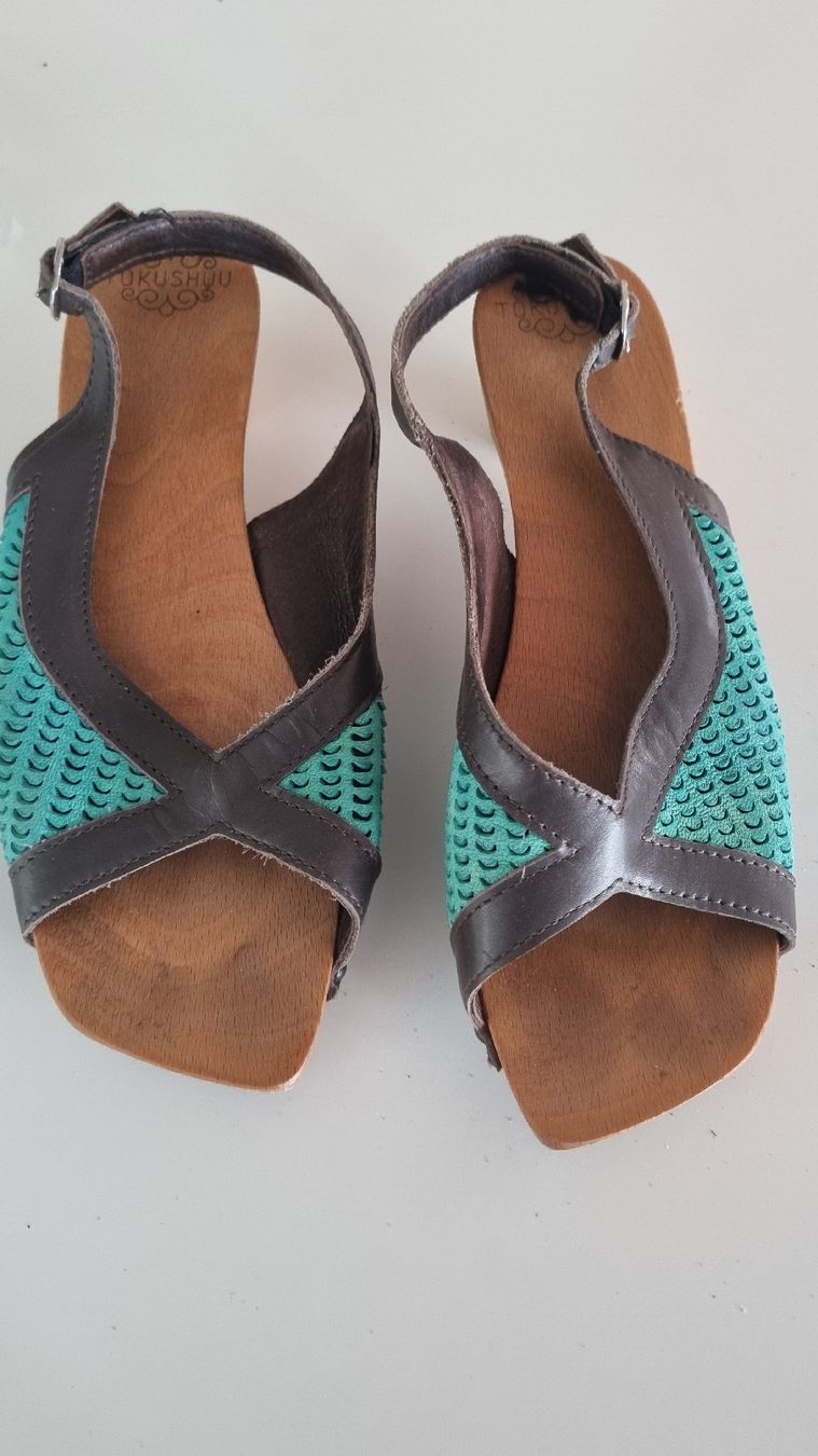 Scarpe da donna: Tokushuu Holzzoggeli Gr 36-37 – Usato da Tägertschi venduto da Fank111