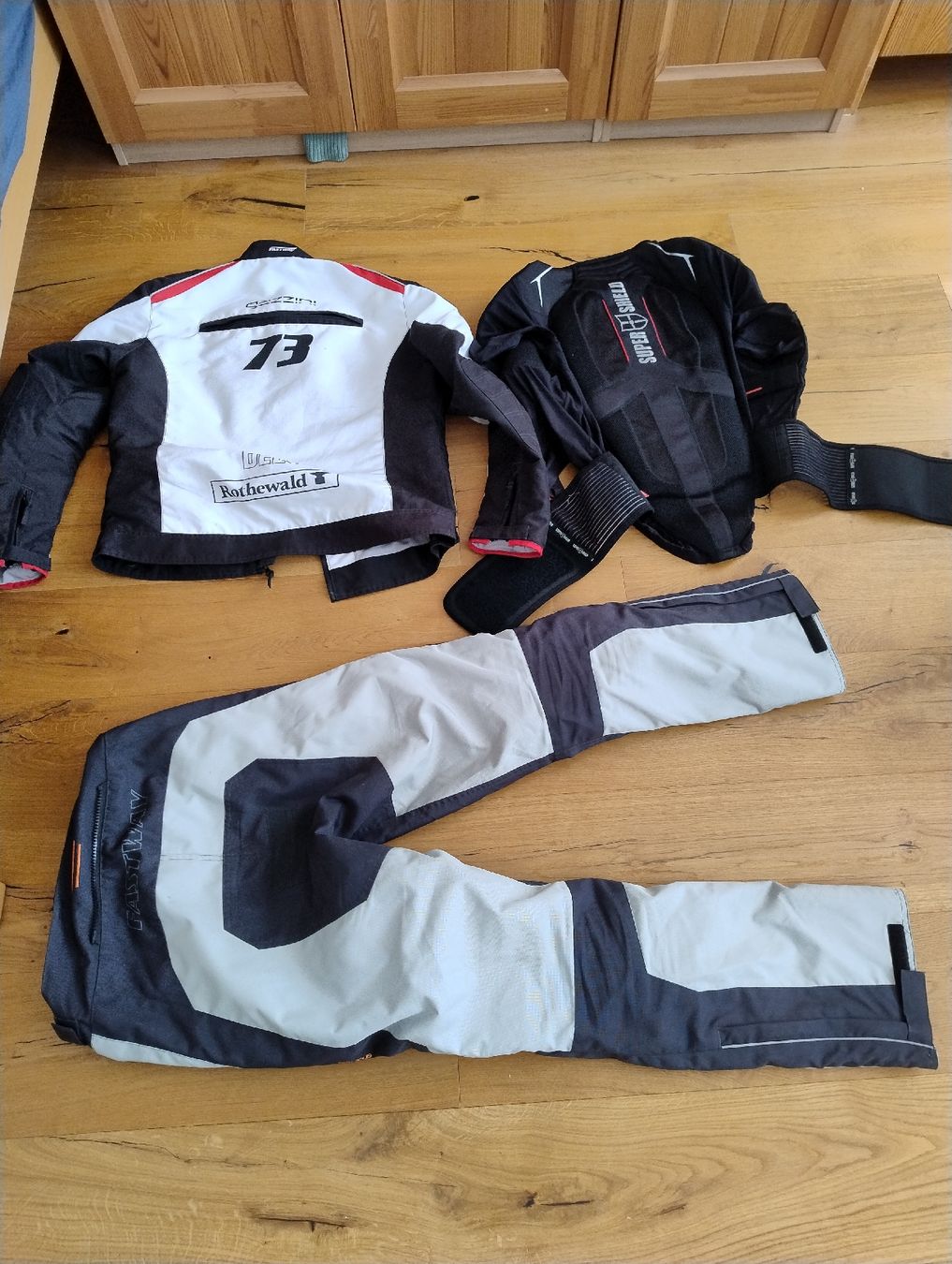 Lotti di vestiti: Motorrad Bekleidung – Usato da Heerbrugg venduto da Rusta 1