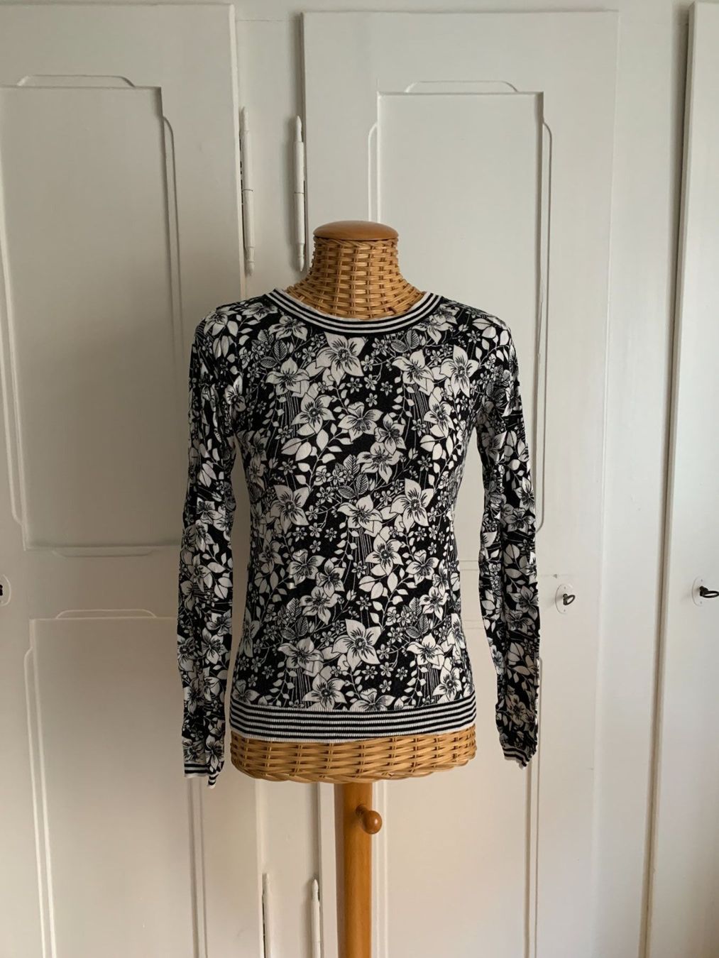 Nafnaf Maglioni & Felpe: NAF NAF - Pullover schwarz-weiss XS – Usato da Zürich venduto da Diazaio