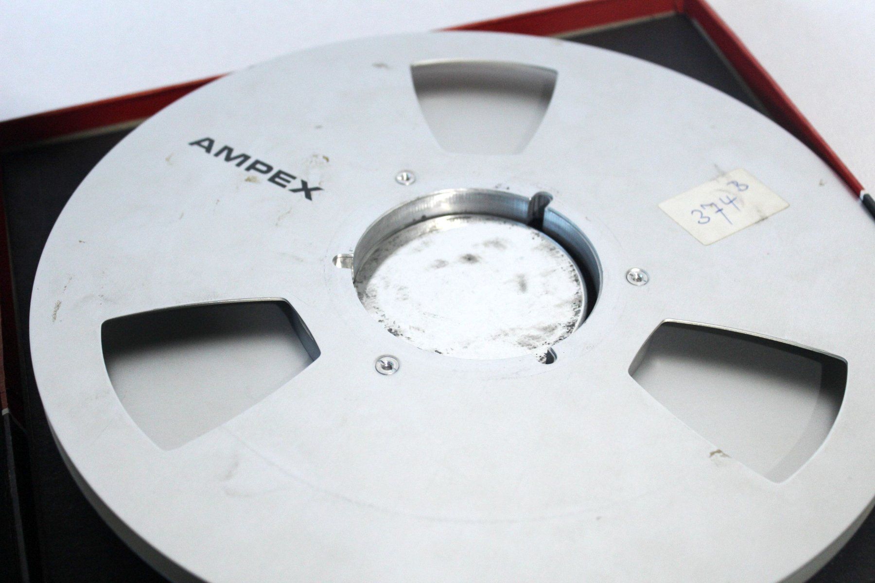 Ampex Bandmaschinen: AMPEX - 265 mm. silberne Aluminiumspulen, originaler Karton – Gebraucht aus Bern von kultiges 4