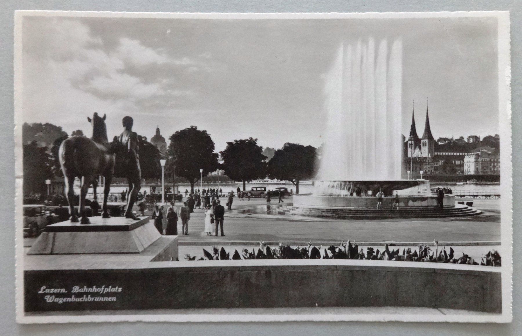 Cartoline postali: Luzern, Bahnhofplatz, Wagenbachbrunnen – Difettoso da Fétigny venduto da Billy2miny