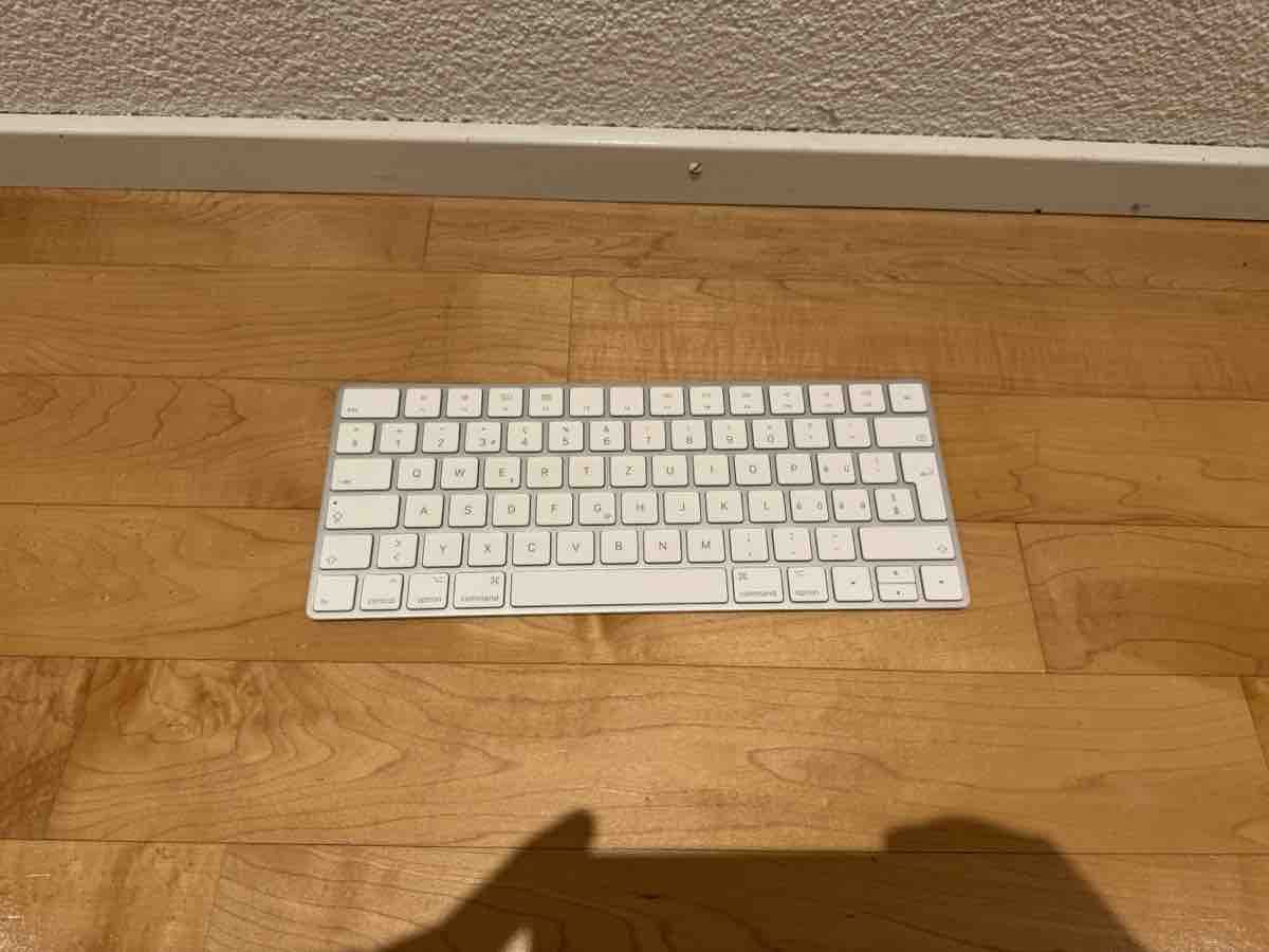 Apple Monitor: Apple Thunderbolt Display 27" (A1407) + Apple Magic Keyboard – Usato da Zürich venduto da egg_NLL33 3